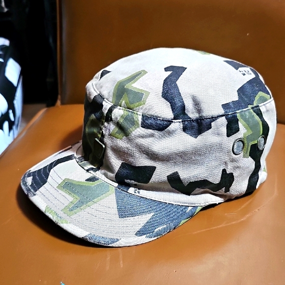 Volcom Vintage Camouflage Cap with Green Tan And Black Size Large - Picture 1 of 5